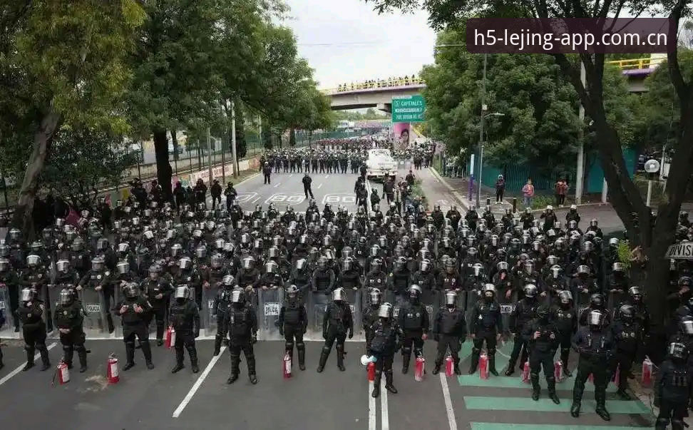 世界杯安保策略大变革：英国警员缩减 vs 美方拒付费用，背后隐藏着什么创新逻辑？